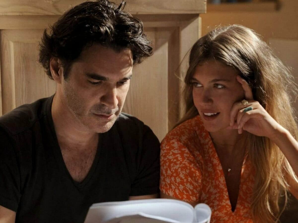 A série grega O Maestro e o Mar está disponível na Netflix.