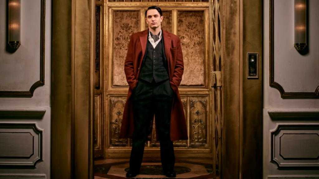 Colin Woodell como a versão jovem de Winston Scott