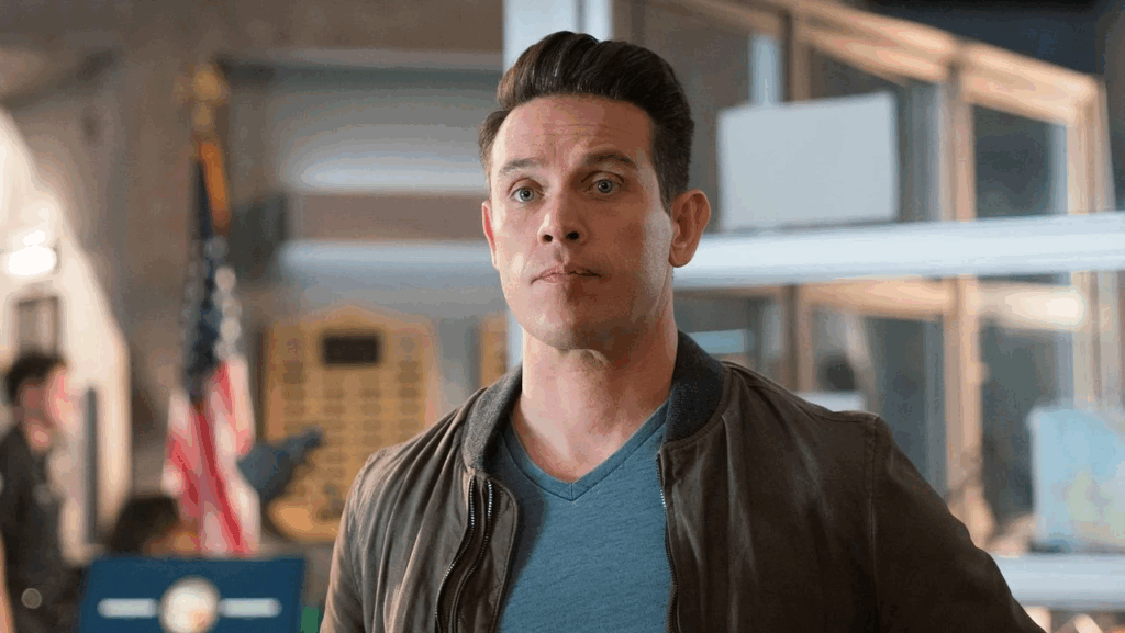 Kevin Alejandro e colegas marcaram a amizade com tatuagens feitas durante as gravações, todas escondidas na série