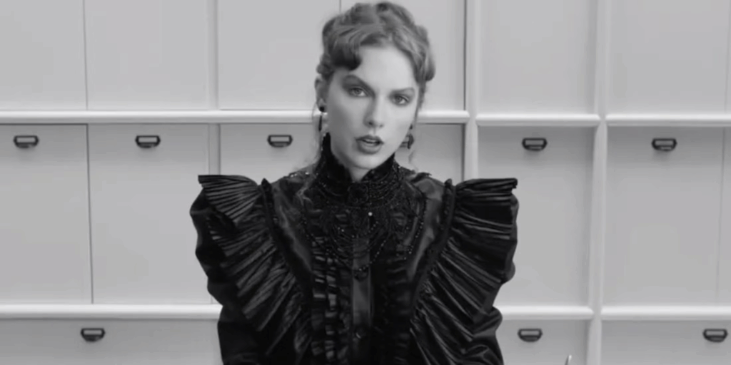 Kevin Williamson, criador da série, revelou que sonhava em ter Taylor Swift como vampira no universo de Mystic Falls